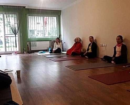 16 2 495x400 - Şerife Karahançer ile Yoga Hocalık Temel Eğitimi Programı 2016